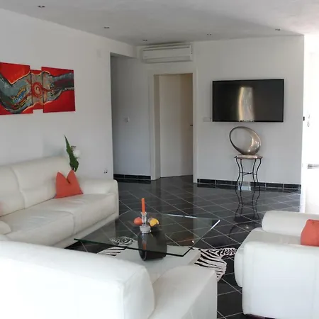 Antunovic Apartment